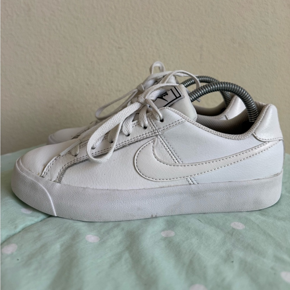 Nike Court Royale AC AO2810-102 White Sneakers Womens size 5.5